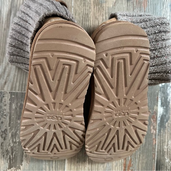 UGG Cambridge Cable Knit Fold Over - Picture 12 of 12